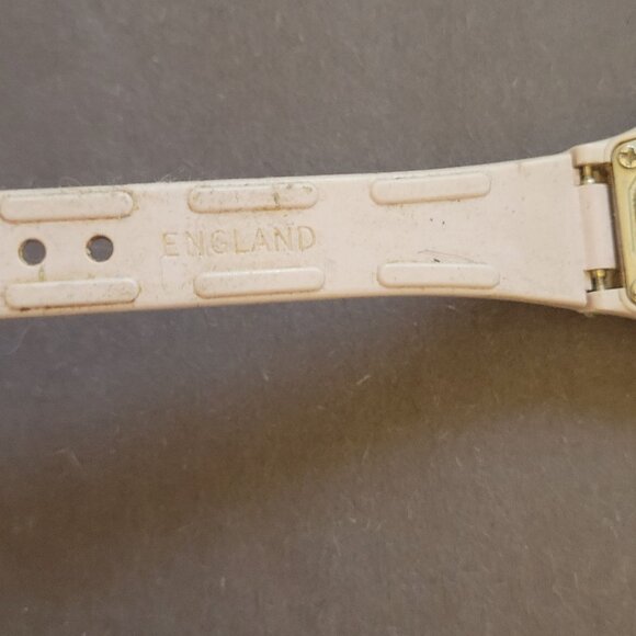 Timex Watercolors Womens Wristwatch With White Strap & Stainless Steel Back - Picture 3 of 4